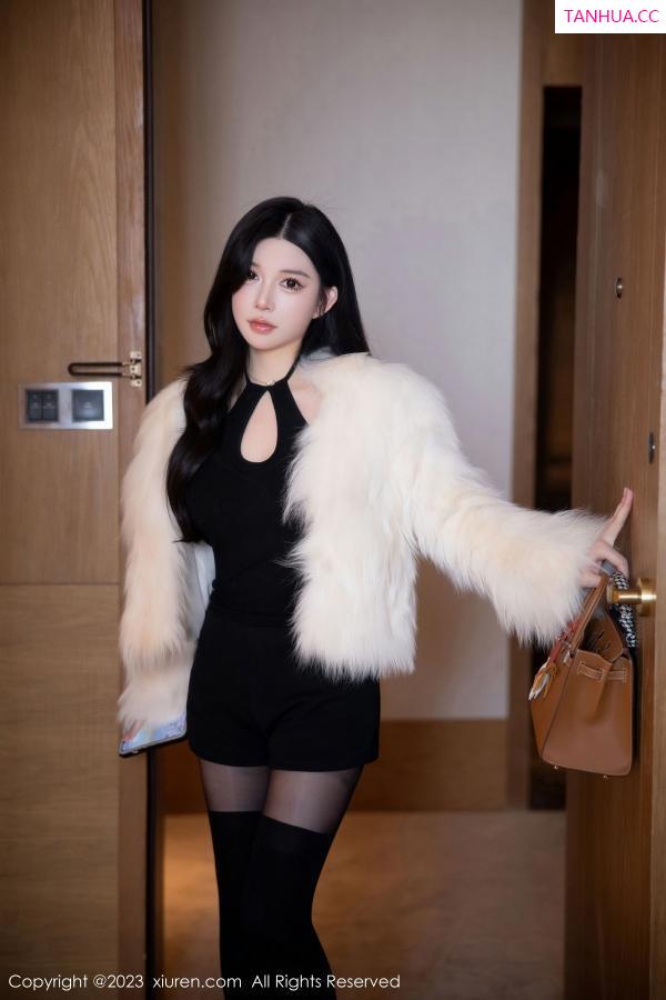   [XiuRen]高清写真图 2023.02.03 No.6212 林珊珊 黑丝美腿第2张图片